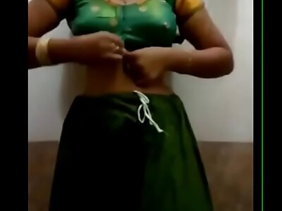VID-20140201-PV0001-Sivakasi (IT) Tamil 20 yrs old unmarried beautiful, hot plus X-rated ungentlemanly Ms. Nandhini S. B.Sc., Chemistry, 2nd yr undressing the brush saree in the brush home explore attending a af