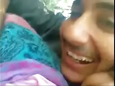 Desi girlfriend bunks college and gets boobs squeezed away from boyfriend outside