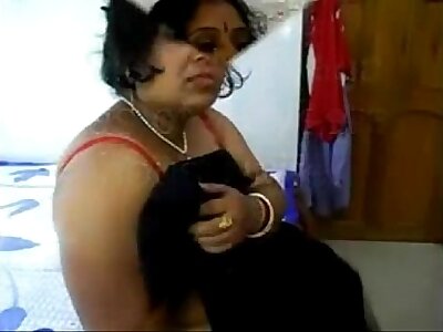 Grown But Highly Horny Desi Auntie Getting Bitchy By Her Youthfull Paramour