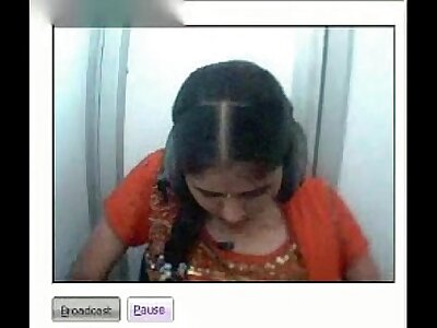 Desi woman showing tits and pussy on webcam in a netcafe